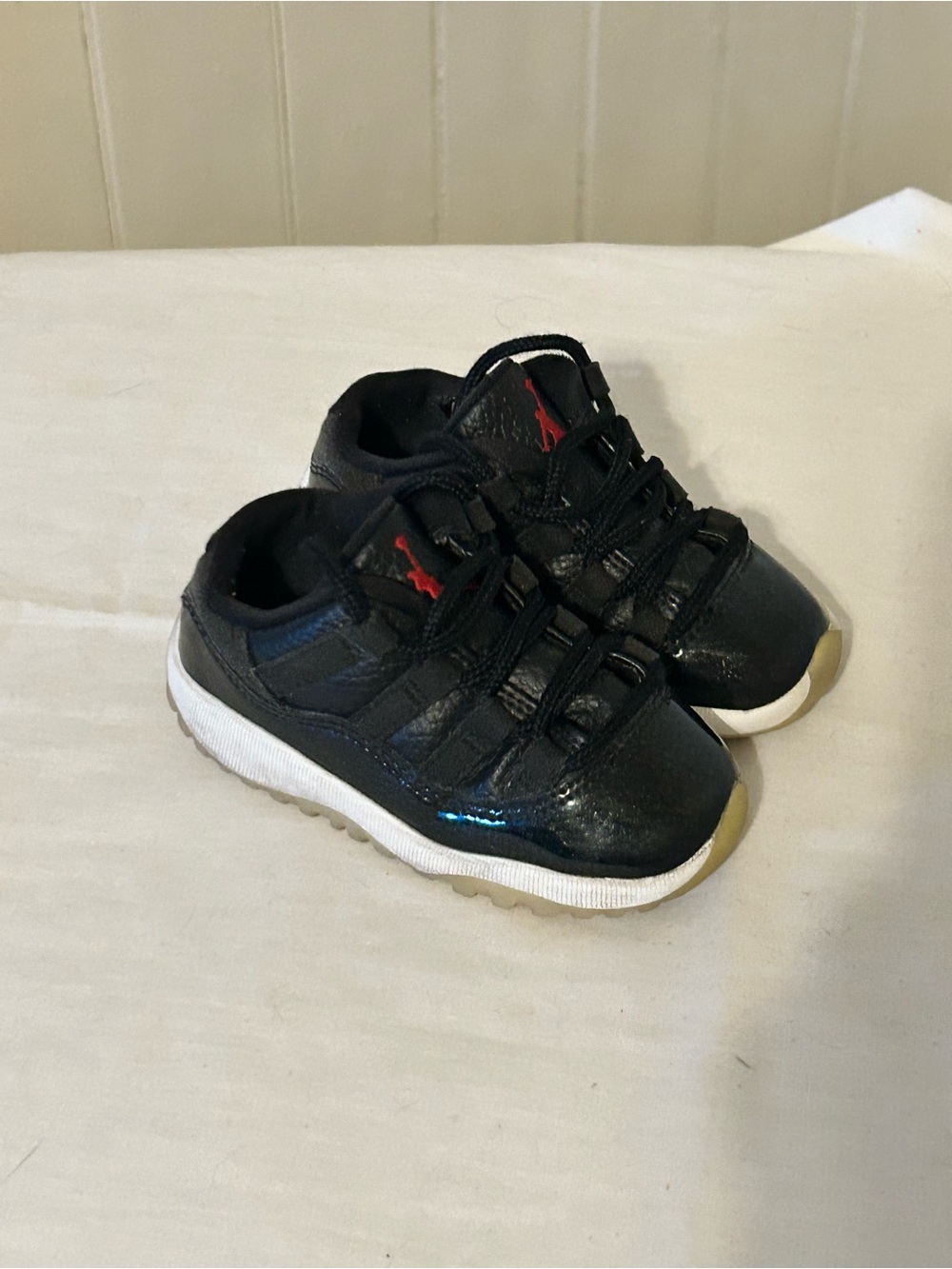 Nike Air Jordan 11 Retro Low “72-10” Black/Red Toddler Size 7 C/ Good Condition